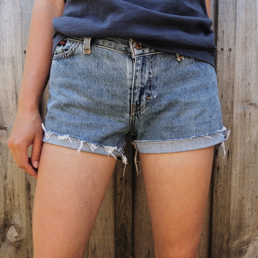 *SOLD* vintage tommy jeans cutoff denim shorts